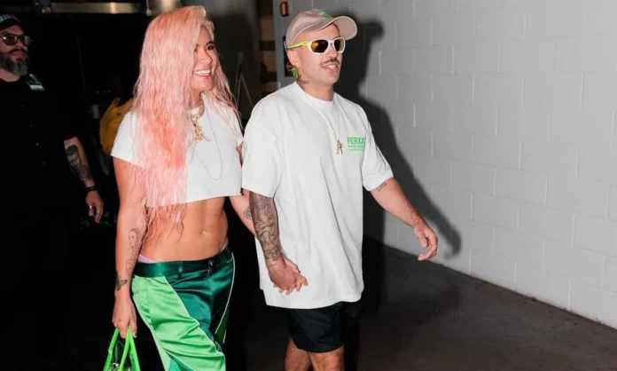 Feid reaparece besando a otra mujer tras su ruptura con Karol G y desata reacciones en redes
