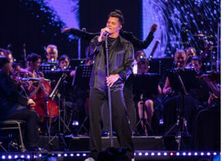 Ricky Martin interrumpe concierto en Montenegro tras incidente con gas lacrimógeno Ricky Martin interrumpe concierto en Montenegro tras incidente con gas lacrimógeno
