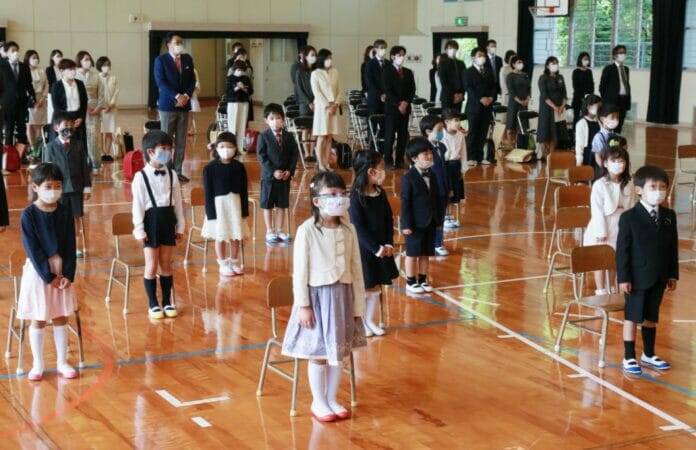 Para combatir el ausentismo escolar ciudad japonesa utilizará robots