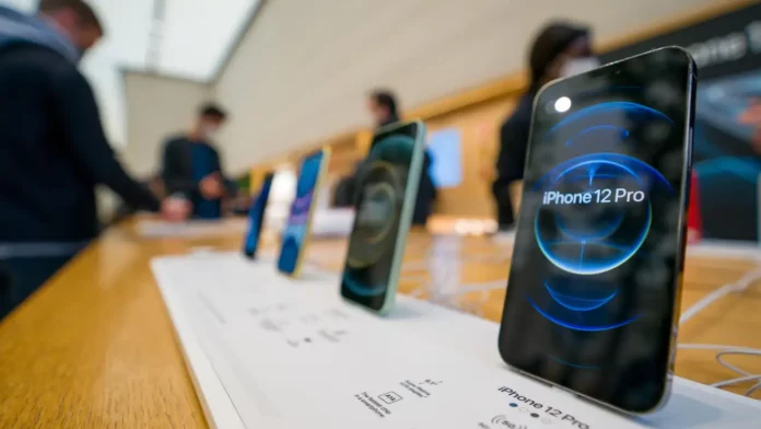 Apple lanzará actualización de software para el iPhone 12 tras prohibición en Francia