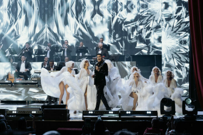 Eddy Herrera impecable en su concierto 'Agradecido'