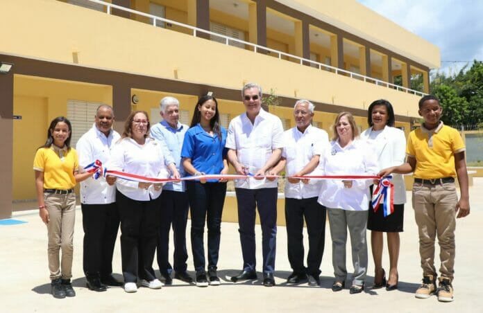 Gobierno inauguran politécnico y nuevo punto GOB en Navarrete, Santiago