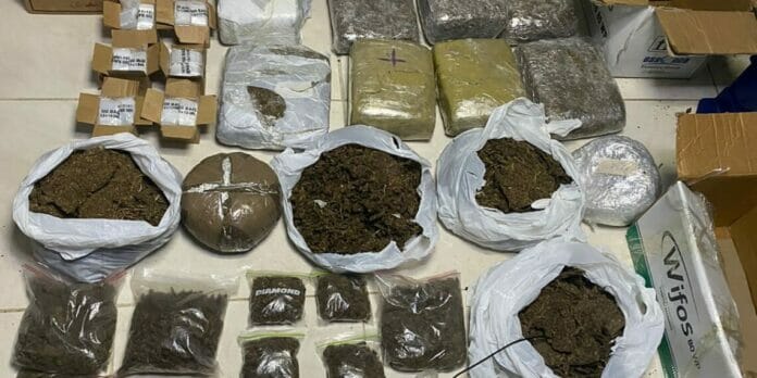 PN decomisa alijo de marihuana; frustran transacción en punto de drogas
