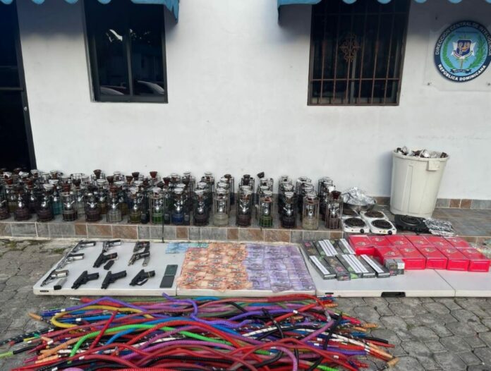 Ocupan 10 pistolas, 72 hookahs y otros artículos durante allanamiento en Villa María
