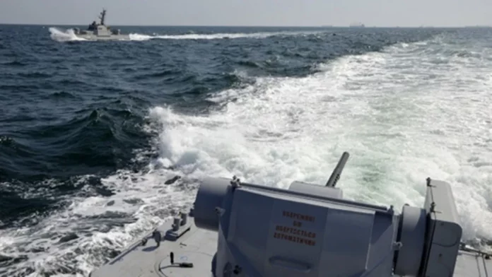 Astillero ruso deja varios heridos y dos barcos incendiados en Crimea
