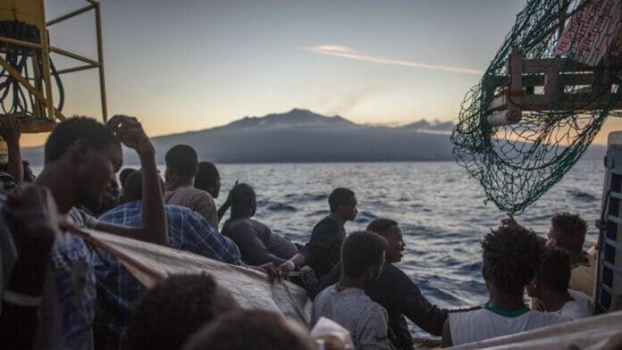 Italia pide ayuda tras llegada de 10 000 migrantes en tres días