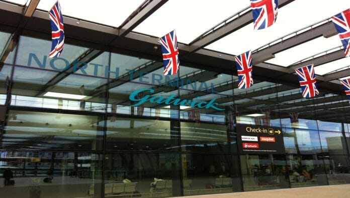 Aeropuerto de Gatwick cancela 160 vuelos por controladores aéreos