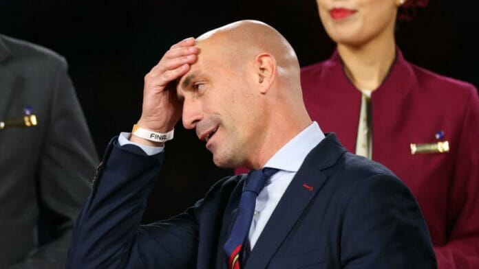 Rubiales renuncia a su cargo de RFEF