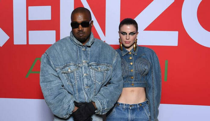 Julia Fox confiesa que nunca intimo con Kanye West; su relación era una falsa