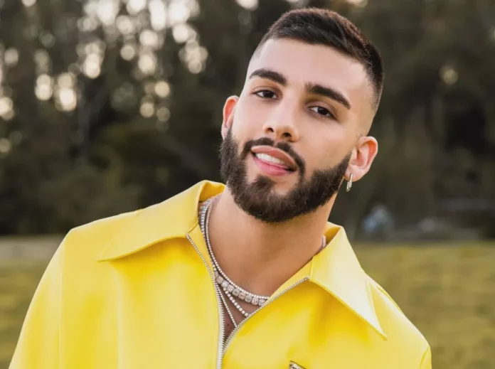 Manuel Turizo estalla contra sus fans en pleno show por no guardar sus celulares