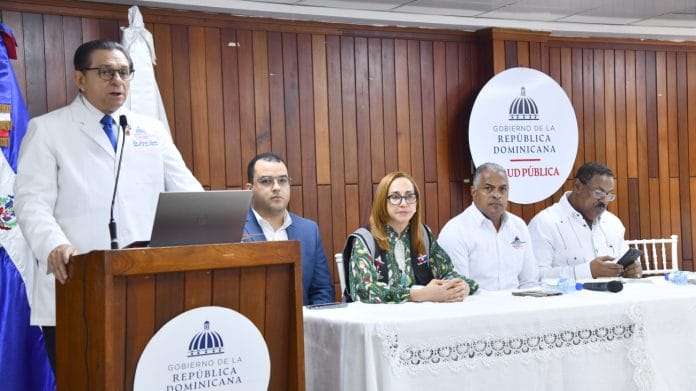 Ministro de Salud Pública asegura transparencia en información de dengue