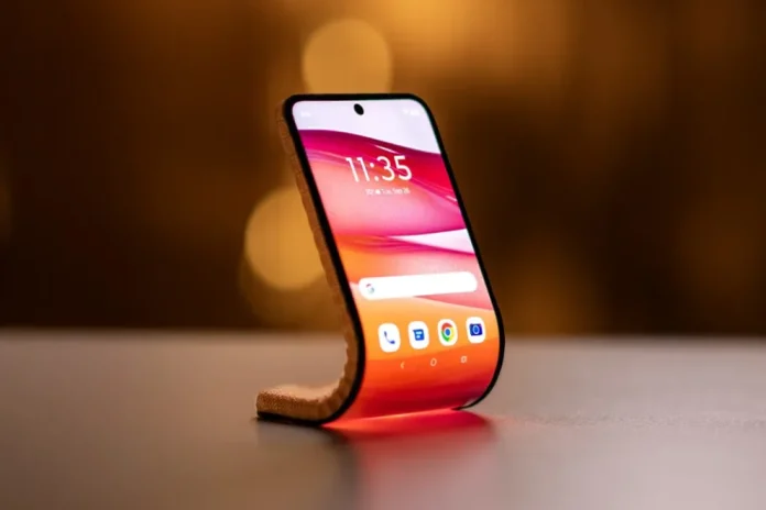 Un celular de Motorola que se dobla como una pulsera