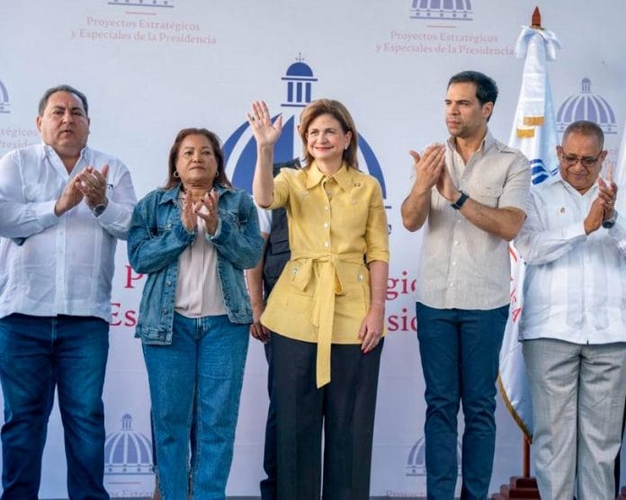 Vicepresidenta Raquel Peña y Roberto Ángel encabezan jornada contra el dengue en SDO