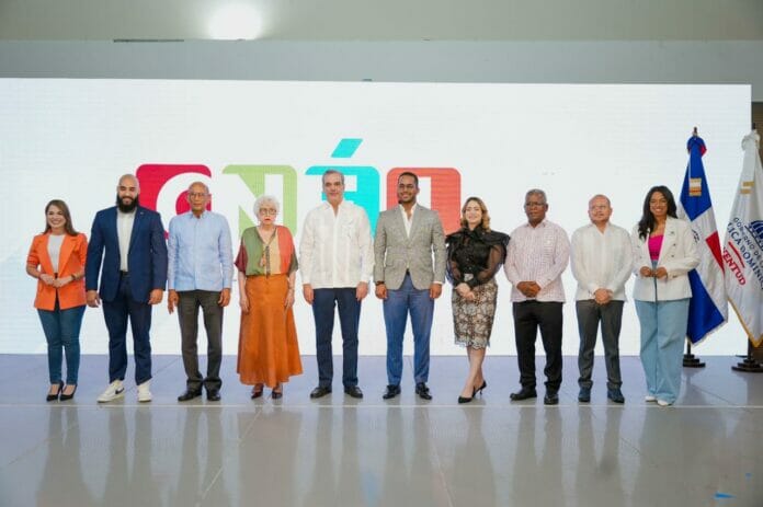 Abinader insta jóvenes a ser guardianes de la transparencia, integridad y equidad