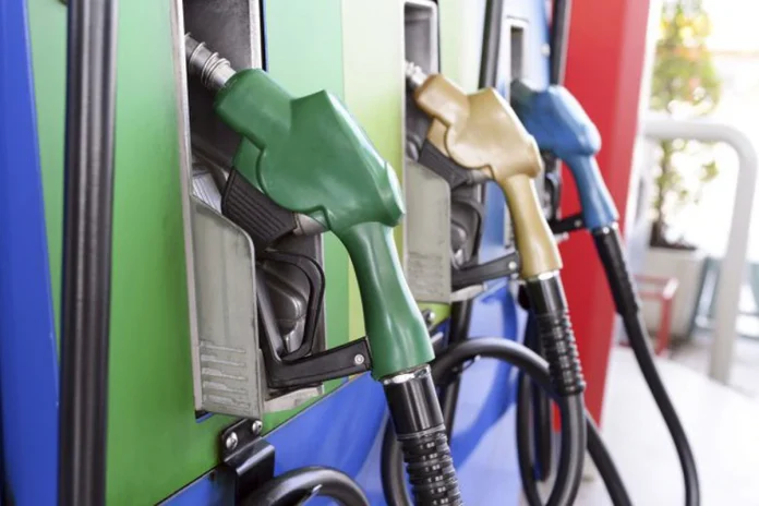 Aumentarán precios de cuatro combustibles hasta RD$6.70 por galón