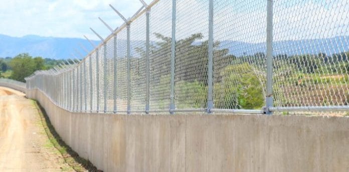 Inaugurarán parte de la verja perimetral en Elías Piña en medio de crisis