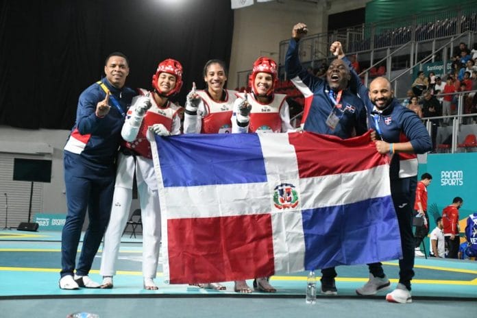 Equipo femenino dominicano de taekwondo gana oro en los Panamericanos