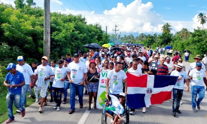 Comunitarios de Barahona marchan para exigir solución pluvial ante posibles inundaciones