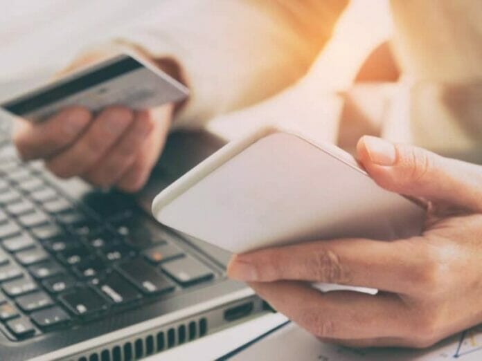 El 45.6% de clientes de los bancos realiza sus transacciones en línea y por aplicaciones móviles