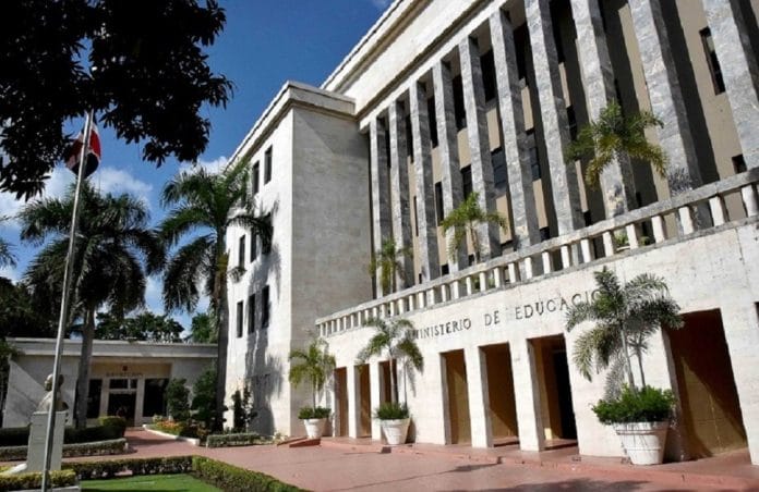 Educación invita a directivos a evitar propagación del dengue
