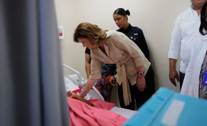 Vicepresidenta Raquel Peña pide a clínicas privadas atender a los pacientes con dengue