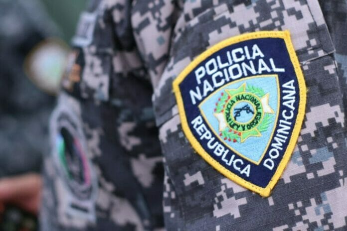 Agente policial muerde a joven se resistía aser detenido