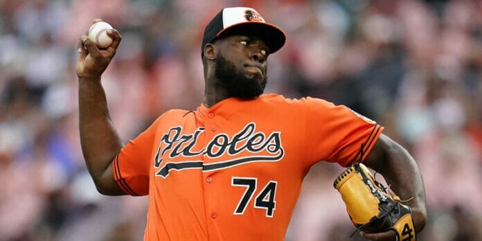 Félix Bautista, electo mejor relevista del año Baseball Digest