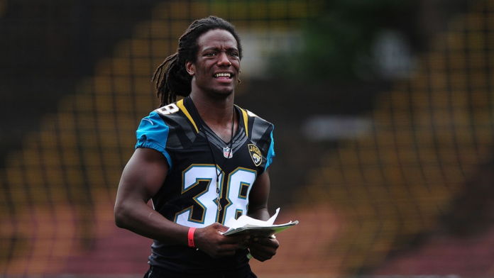 Exjugador de NFL Sergio Brown es detenido por asesinato de su madre