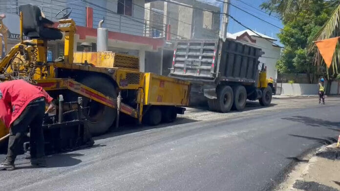 Obras Públicas inicia plan de asfaltado en Guayabal y Puñal de Santiago