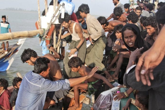 200 refugiados rohinyás llegan a Indonesia tras 15 días en el mar