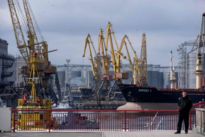 UE asignará 50 millones de euros para reparar puertos en Ucrania