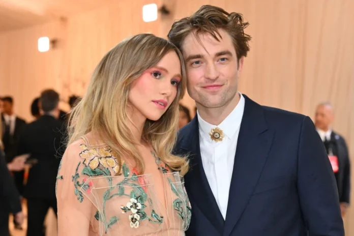 Robert Pattinson y Suki Waterhouse anuncian la espera de su primer hijo