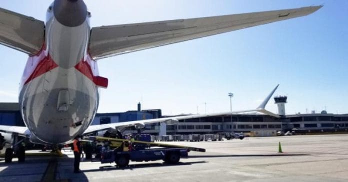 Diputados acusan al Poder Ejecutivo de modificar ley para extender el contrato de Aerodom