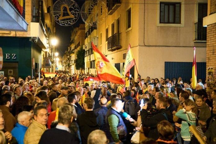Protestas contra pactos del PSOE se extienden por toda España