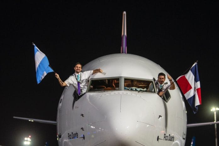 Arajet inaugura ruta con vuelo directo de SD y Buenos Aires