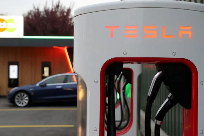 ¿Por qué Tesla multará a conductores de vehículos eléctricos?