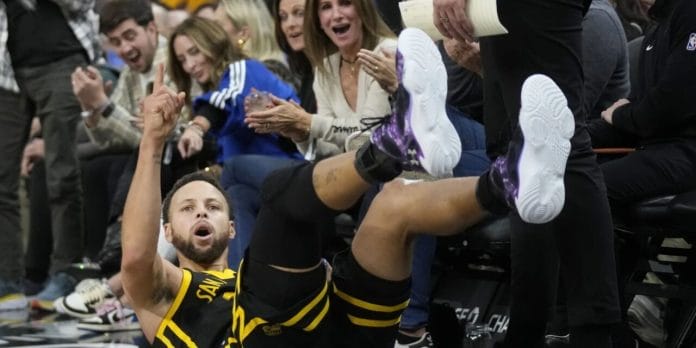 Curry sigue imponiendo récords; Warriors superan 121-116 a Rockets