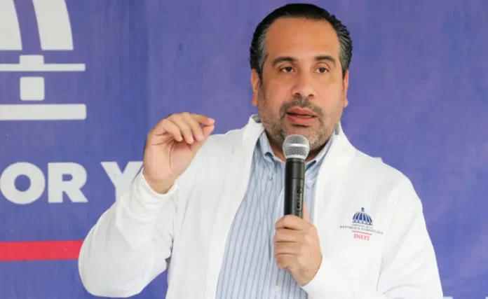 Director de INEFI habría violado Ley de Compras por adjudicar RD$200 millones en excepciones para útiles