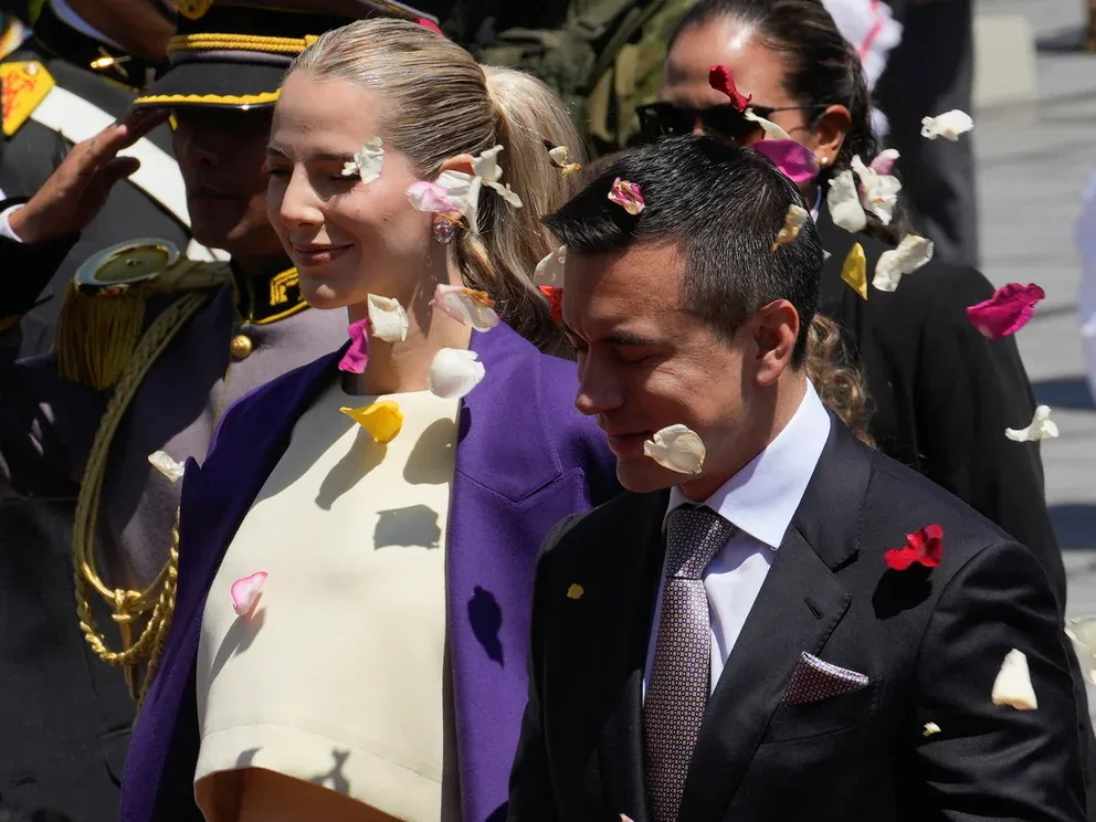 Salió acompañado por su esposa y primera dama de la nación, Lavinia Valbonesi