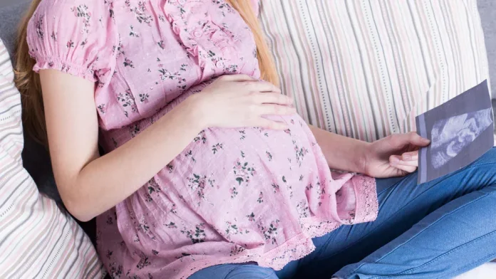 Problemas de salud mental de la madre durante el embarazo podrían afectar la de su hijo