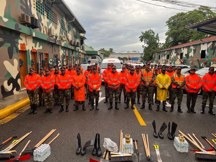 Con más de 500 hombres refuerzan brigadas para limpieza y retiro de escombros en las vías