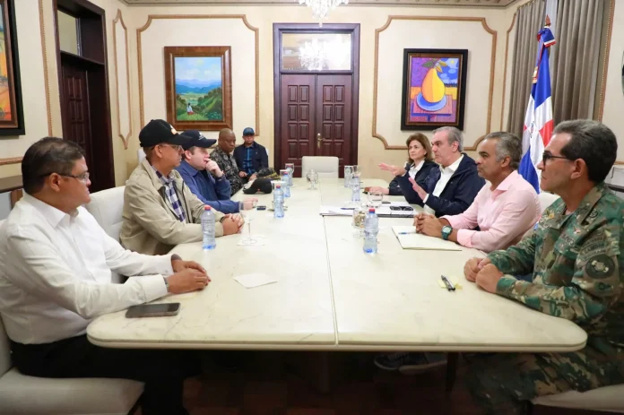 Abinader encabeza reunión con organismos de socorro tras disturbio tropical