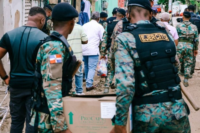 Ejército brinda apoyo a comunidades de Haina afectadas por disturbio tropical
