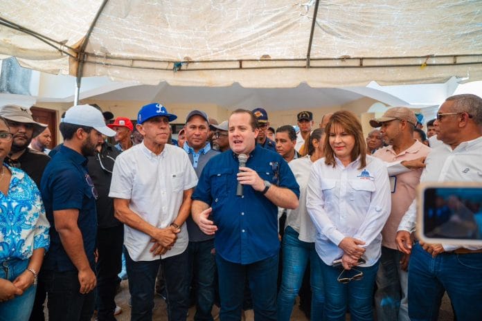 José Ignacio Paliza visita zonas afectas por disturbio tropical