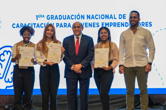 Ministerio de la Juventud e INFOTEP gradúan 219 jóvenes capacitados en diferentes áreas