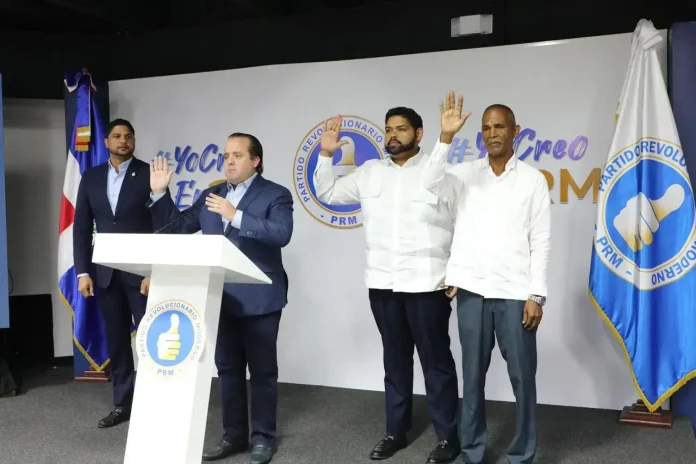 Eddy Montás y otros dirigentes del PLD en San Cristóbal se juramentan en el PRM
