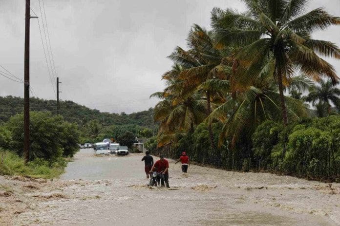 Gobierno declara Estado de emergencia por desastres tras disturbio tropical