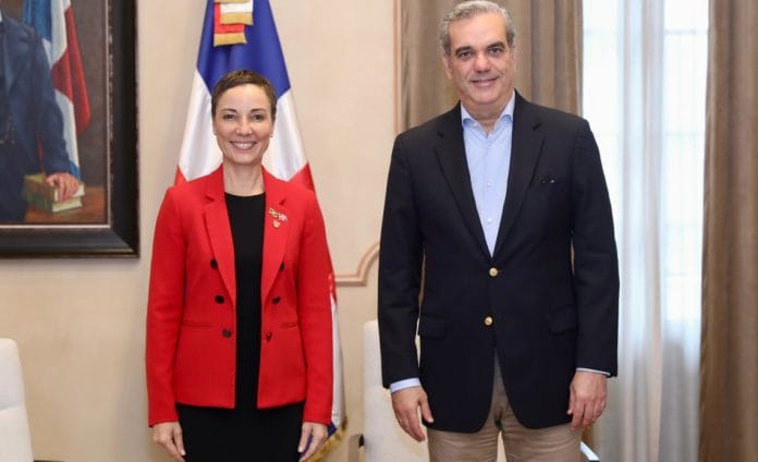 Abinader recibe a la ministra de Relaciones Exteriores de Jamaica