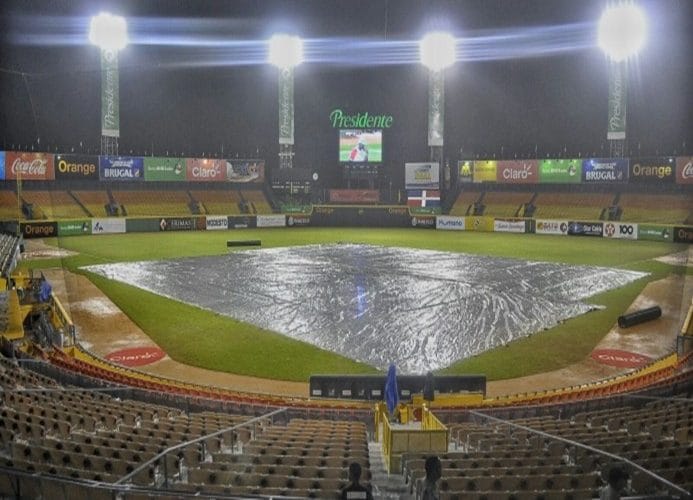 Partido entre Estrellas y Águilas en Estadio Cibao queda suspendido por lluvia