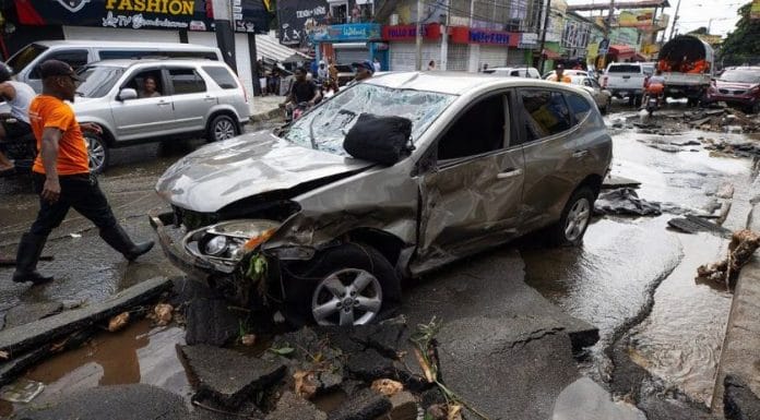Suben a 21 muertos por disturbio tropical en el país